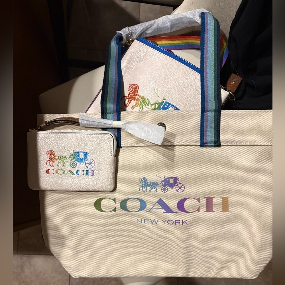 Coach nwt h/c pride tote 3 set